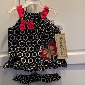 Rare too! 18Months 2 piece set black and white